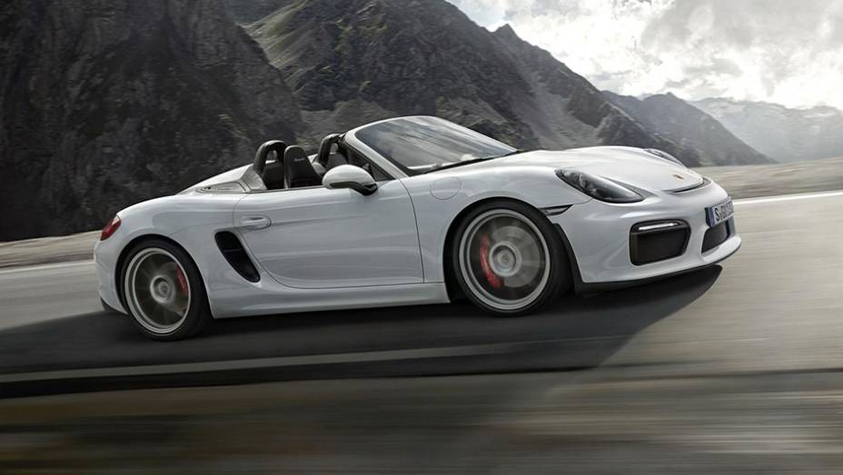 No que diz respeito à motorização, o novo Boxster Spyder traz bloco 3.8 de seis cilindros que oferece 370 cavalos | <a href="https://beta-develop.quatrorodas.abril.com.br/noticias/saloes/new-york-2015/porsche-apresenta-novo-boxster-spyder-852331.shtml" rel="migration">Leia mais</a>