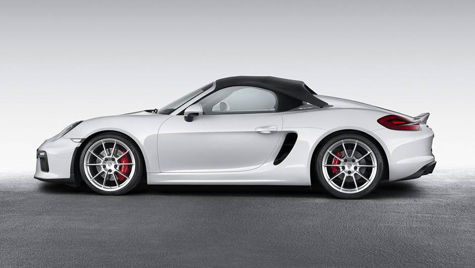 O conversível chega ao mercado europeu em julho, com preço definido em 79.945 euros | <a href="https://beta-develop.quatrorodas.abril.com.br/noticias/saloes/new-york-2015/porsche-apresenta-novo-boxster-spyder-852331.shtml" rel="migration">Leia mais</a> O conversível chega ao mercado europeu em julho, com preço definido em 79.945 euros | <a href="https://beta-develop.quatrorodas.abril.com.br/noticias/saloes/new-york-2015/porsche-apresenta-novo-boxster-spyder-852331.shtml" rel="migration">Leia mais</a>