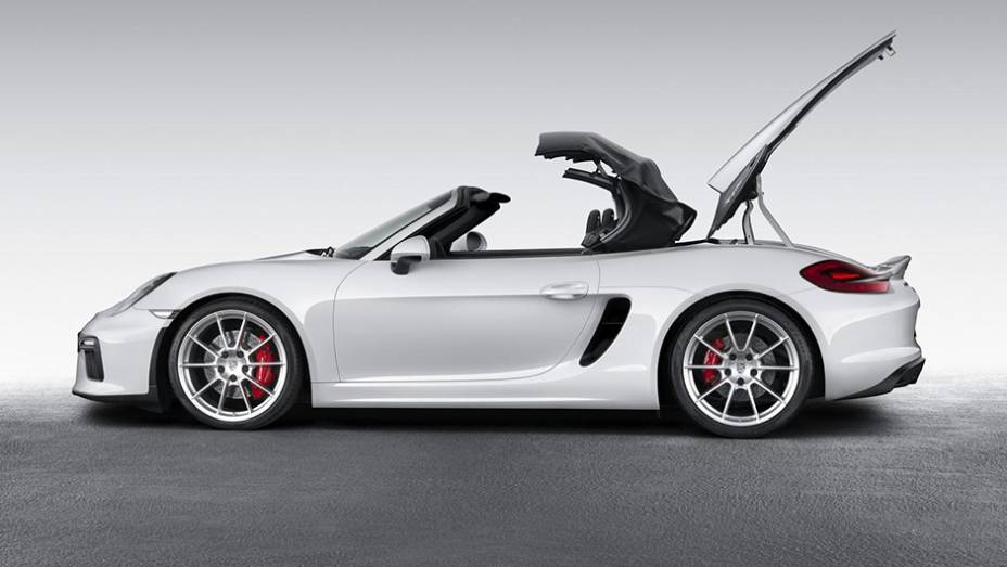 Vale destaque também o teto retrátil semiautomático | <a href="https://beta-develop.quatrorodas.abril.com.br/noticias/saloes/new-york-2015/porsche-apresenta-novo-boxster-spyder-852331.shtml" rel="migration">Leia mais</a>