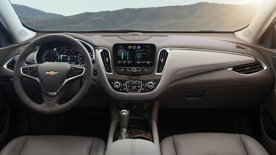 Há ainda uma versão híbrida, oferecendo 182 cv de modo combinado | <a href="https://beta-develop.quatrorodas.abril.com.br/noticias/saloes/new-york-2015/chevrolet-malibu-emagrece-136-kg-nova-geracao-852327.shtml" rel="migration">Leia mais</a> Há ainda uma versão híbrida, oferecendo 182 cv de modo combinado | <a href="https://beta-develop.quatrorodas.abril.com.br/noticias/saloes/new-york-2015/chevrolet-malibu-emagrece-136-kg-nova-geracao-852327.shtml" rel="migration">Leia mais</a>