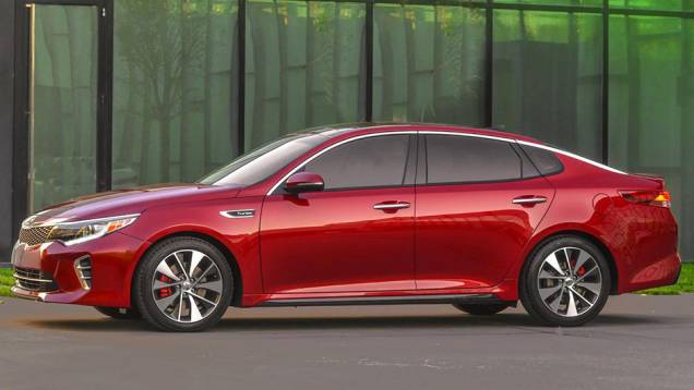 Sob o capô, o novo Optima traz três opções de motorização, como a 1.6 turbo de quatro cilindros | <a href="https://beta-develop.quatrorodas.abril.com.br/noticias/saloes/new-york-2015/kia-atualiza-visual-optima-852411.shtml" rel="migration">Leia mais</a> Sob o capô, o novo Optima traz três opções de motorização, como a 1.6 turbo de quatro cilindros | <a href="https://beta-develop.quatrorodas.abril.com.br/noticias/saloes/new-york-2015/kia-atualiza-visual-optima-852411.shtml" rel="migration">Leia mais</a>