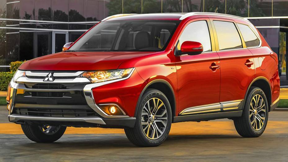 Já era hora! O Mitsubishi Outlander está de visual novo | <a href="https://beta-develop.quatrorodas.abril.com.br/noticias/saloes/new-york-2015/mitsubishi-apresenta-facelift-outlander-852726.shtml" rel="migration">Leia mais</a>