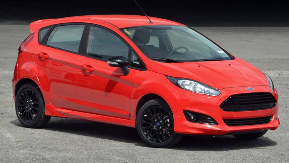 O Ford New Fiesta Sport já está disponível nas lojas da marca no País por R$ 58.990 | <a href="https://beta-develop.quatrorodas.abril.com.br/noticias/fabricantes/new-fiesta-sport-aparece-site-oficial-ford-853100.shtml" rel="migration">Leia mais</a>