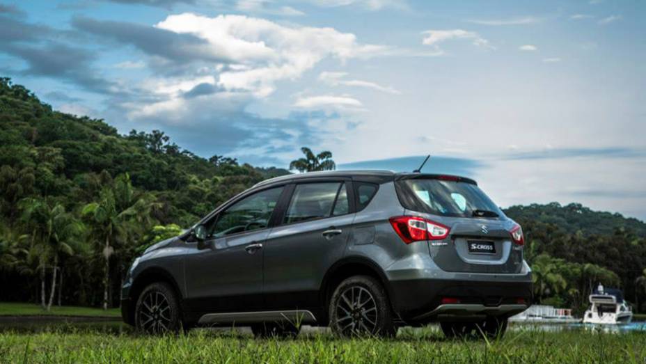 Esse sistema traz quatro modos de dire&ccedil;&atilde;o: Auto, Sport, Snow & Mud e Lock | <a href="https://beta-develop.quatrorodas.abril.com.br/noticias/fabricantes/suzuki-s-cross-chega-r-74-900-858040.shtml" rel="migration">Leia mais</a>