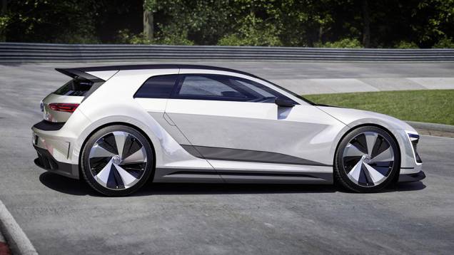 As linhas são bastante ousadas e diferentes daquelas vistas na sétima geração do Golf | <a href="https://beta-develop.quatrorodas.abril.com.br/noticias/fabricantes/volkswagen-golf-gte-sport-concept-abusa-futurismo-864842.shtml" rel="migration">Leia mais</a> As linhas são bastante ousadas e diferentes daquelas vistas na sétima geração do Golf | <a href="https://beta-develop.quatrorodas.abril.com.br/noticias/fabricantes/volkswagen-golf-gte-sport-concept-abusa-futurismo-864842.shtml" rel="migration">Leia mais</a>