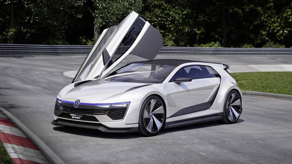 Um dos detalhes mais curiosos do protótipo é a presença de portas "asa-de-gaivota" | <a href="https://beta-develop.quatrorodas.abril.com.br/noticias/fabricantes/volkswagen-golf-gte-sport-concept-abusa-futurismo-864842.shtml" rel="migration">Leia mais</a> Um dos detalhes mais curiosos do protótipo é a presença de portas "asa-de-gaivota" | <a href="https://beta-develop.quatrorodas.abril.com.br/noticias/fabricantes/volkswagen-golf-gte-sport-concept-abusa-futurismo-864842.shtml" rel="migration">Leia mais</a>