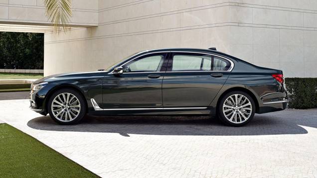 Entre as novidades, mais opções de rodas de liga-leve, de 17 a 21 polegadas | <a href="https://beta-develop.quatrorodas.abril.com.br/noticias/fabricantes/bmw-mantem-alto-padrao-novo-serie-7-874860.shtml" rel="migration">Leia mais</a> Entre as novidades, mais opções de rodas de liga-leve, de 17 a 21 polegadas | <a href="https://beta-develop.quatrorodas.abril.com.br/noticias/fabricantes/bmw-mantem-alto-padrao-novo-serie-7-874860.shtml" rel="migration">Leia mais</a>