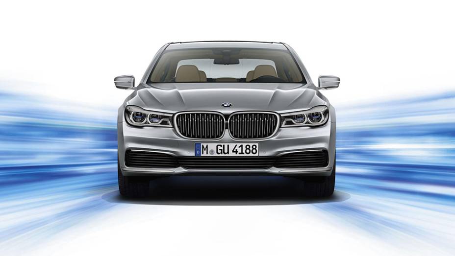 Na frente, os faróis de LED vêm de série; como opcional, está disponível a tecnologia a laser | <a href="https://beta-develop.quatrorodas.abril.com.br/noticias/fabricantes/bmw-mantem-alto-padrao-novo-serie-7-874860.shtml" rel="migration">Leia mais</a> Na frente, os faróis de LED vêm de série; como opcional, está disponível a tecnologia a laser | <a href="https://beta-develop.quatrorodas.abril.com.br/noticias/fabricantes/bmw-mantem-alto-padrao-novo-serie-7-874860.shtml" rel="migration">Leia mais</a>