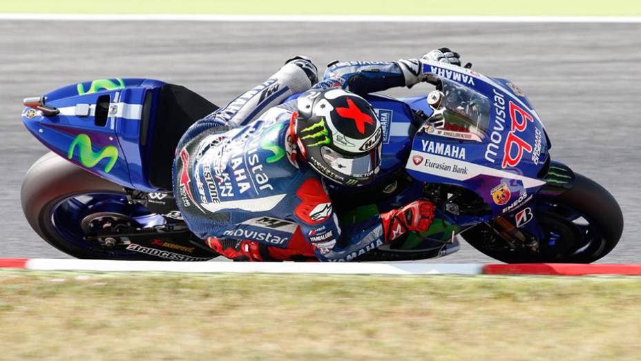 Jorge Lorenzo foi implacável e venceu o GP da Catalunha | <a href="https://beta-develop.quatrorodas.abril.com.br/moto/galerias/competicoes/motogp-2015-catalunha-876720.shtml" rel="migration">Leia mais</a>