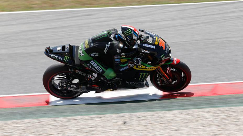 Bradley Smith obteve a quinta posi&ccedil;&atilde;o na prova catal&atilde; | <a href="https://beta-develop.quatrorodas.abril.com.br/moto/galerias/competicoes/motogp-2015-catalunha-876720.shtml" rel="migration">Leia mais</a>