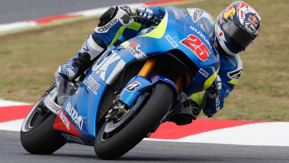 O jovem Maverick Viñales finalizou na sexta posição com a Suzuki | <a href="https://beta-develop.quatrorodas.abril.com.br/moto/galerias/competicoes/motogp-2015-catalunha-876720.shtml" rel="migration">Leia mais</a>