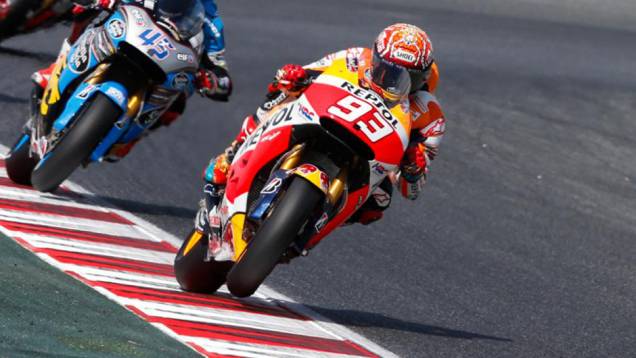 Atual bicampeão da categoria, Marc Marquez abandonou logo no início da prova | <a href="https://beta-develop.quatrorodas.abril.com.br/moto/galerias/competicoes/motogp-2015-catalunha-876720.shtml" rel="migration">Leia mais</a> Atual bicampeão da categoria, Marc Marquez abandonou logo no início da prova | <a href="https://beta-develop.quatrorodas.abril.com.br/moto/galerias/competicoes/motogp-2015-catalunha-876720.shtml" rel="migration">Leia mais</a>