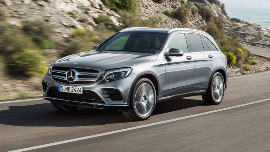 O GLC passa a compor a fam&iacute;lia do Classe C | <a href="https://beta-develop.quatrorodas.abril.com.br/noticias/fabricantes/mercedes-benz-enfim-apresenta-glc-877760.shtml" rel="migration">Leia mais</a>