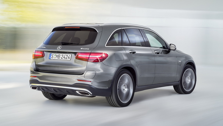 O modelo chega ao mercado europeu com duas vers&otilde;es movidas a diesel e uma a gasolina | <a href="https://beta-develop.quatrorodas.abril.com.br/noticias/fabricantes/mercedes-benz-enfim-apresenta-glc-877760.shtml" rel="migration">Leia mais</a>