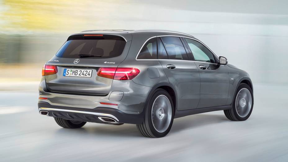 O modelo chega ao mercado europeu com duas vers&otilde;es movidas a diesel e uma a gasolina | <a href="https://beta-develop.quatrorodas.abril.com.br/noticias/fabricantes/mercedes-benz-enfim-apresenta-glc-877760.shtml" rel="migration">Leia mais</a>