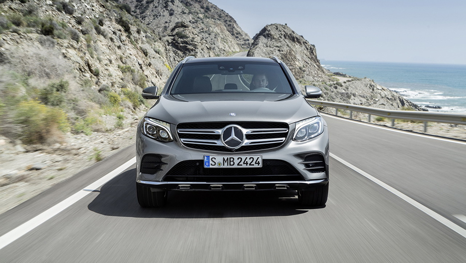 Tamb&eacute;m est&aacute; dispon&iacute;vel a 350e, plug-in h&iacute;brida, de 320 cv | <a href="https://beta-develop.quatrorodas.abril.com.br/noticias/fabricantes/mercedes-benz-enfim-apresenta-glc-877760.shtml" rel="migration">Leia mais</a>
