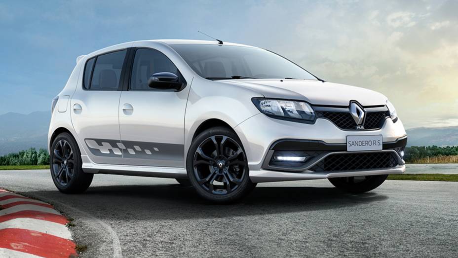 O Sandero RS destinado ao mercado latino-americano é o primeiro modelo da Renault Sport não-concebido para a Europa | <a href="https://beta-develop.quatrorodas.abril.com.br/noticias/saloes/buenos-aires-2015/renault-exibe-duster-picape-sandero-r-s-877281.shtml" rel="migration"></a>