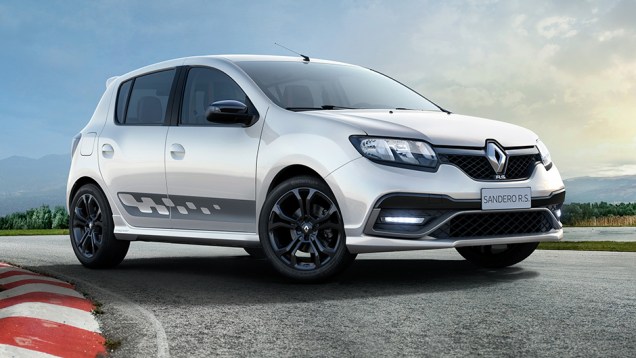 O Sandero RS destinado ao mercado latino-americano é o primeiro modelo da Renault Sport não-concebido para a Europa | <a href="https://beta-develop.quatrorodas.abril.com.br/noticias/saloes/buenos-aires-2015/renault-exibe-duster-picape-sandero-r-s-877281.shtml" rel="migration"></a> O Sandero RS destinado ao mercado latino-americano é o primeiro modelo da Renault Sport não-concebido para a Europa | <a href="https://beta-develop.quatrorodas.abril.com.br/noticias/saloes/buenos-aires-2015/renault-exibe-duster-picape-sandero-r-s-877281.shtml" rel="migration"></a>