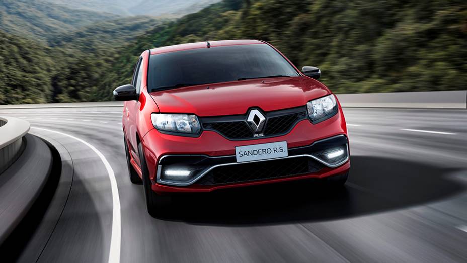 Ele tem novas regulagens de suspens&atilde;o, dire&ccedil;&atilde;o e freios a disco nas quatro rodas | <a href="https://beta-develop.quatrorodas.abril.com.br/noticias/saloes/buenos-aires-2015/renault-exibe-duster-picape-sandero-r-s-877281.shtml" rel="migration">Leia mais</a>