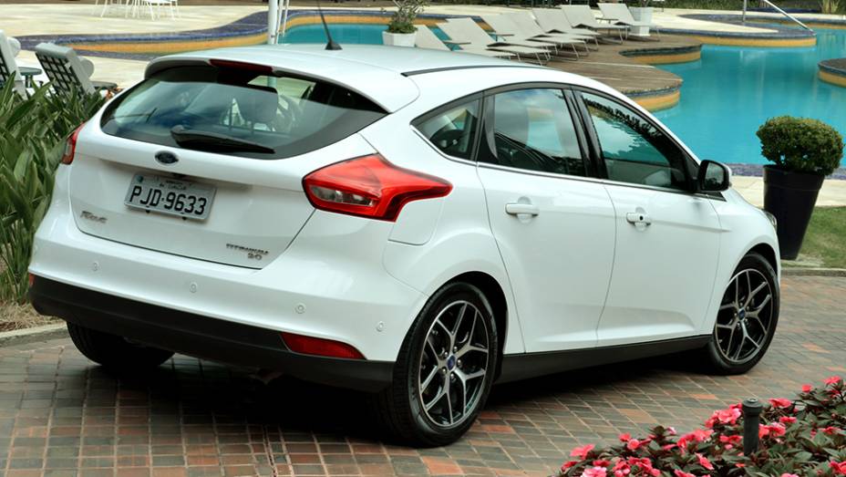 As mudanças na traseira foram mais discretas, limitando-se a uma nova disposição de luzes e para-choque redesenhado | <a href="https://beta-develop.quatrorodas.abril.com.br/noticias/fabricantes/novo-ford-focus-chega-r-69-900-879421.shtml" rel="migration">Leia mais</a> | <a href="https://q" rel="migration"></a>