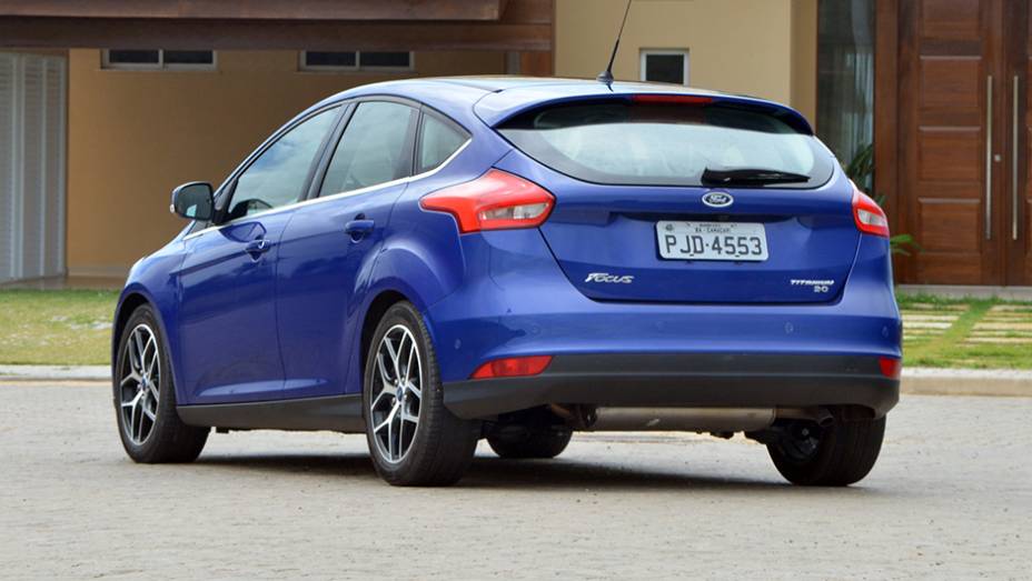 A de topo de linha sai por R$ 95.900 e inclui sensores de estacionamento traseiro e dianteiro, sistema de estacionamento automático, teto solar, entre outros itens | <a href="https://beta-develop.quatrorodas.abril.com.br/noticias/fabricantes/novo-ford-focus-chega-r-69-9" rel="migration"></a> A de topo de linha sai por R$ 95.900 e inclui sensores de estacionamento traseiro e dianteiro, sistema de estacionamento automático, teto solar, entre outros itens | <a href="https://beta-develop.quatrorodas.abril.com.br/noticias/fabricantes/novo-ford-focus-chega-r-69-9" rel="migration"></a>