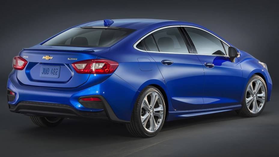 Apesar do aumento das dimens&otilde;es, o sed&atilde; est&aacute; 113 quilos mais leve do que seu antecessor | <a href="https://beta-develop.quatrorodas.abril.com.br/noticias/fabricantes/chevrolet-revela-nova-geracao-cruze-880901.shtml" rel="migration">Leia mais</a>