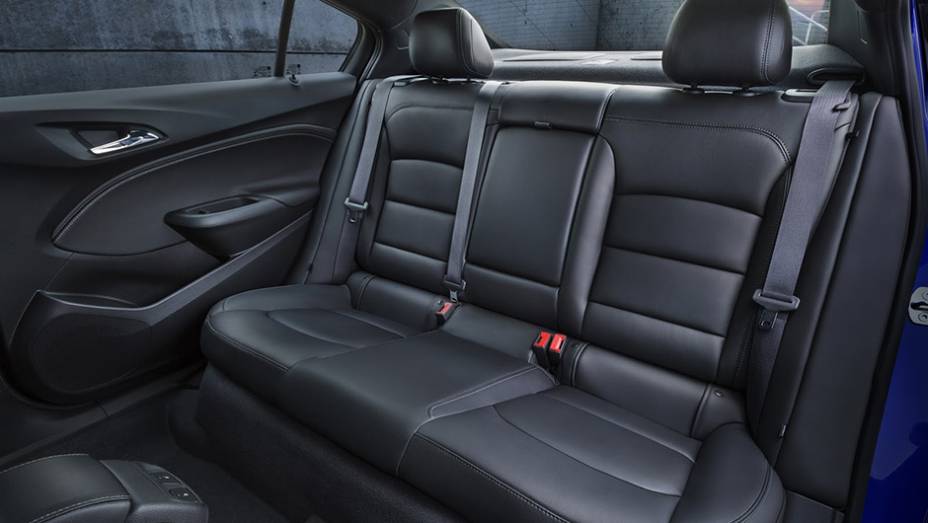 A expectativa &eacute; de que o novo Cruze chegue &agrave;s lojas norte-americanas no in&iacute;cio de 2016 | <a href="https://beta-develop.quatrorodas.abril.com.br/noticias/fabricantes/chevrolet-revela-nova-geracao-cruze-880901.shtml" rel="migration">Leia mais</a>