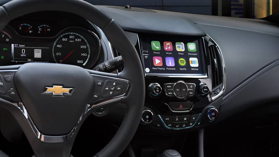 O sistema MyLink &eacute; compat&iacute;vel com Apple CarPlay e Android Auto | <a href="https://beta-develop.quatrorodas.abril.com.br/noticias/fabricantes/chevrolet-revela-nova-geracao-cruze-880901.shtml" rel="migration">Leia mais</a>