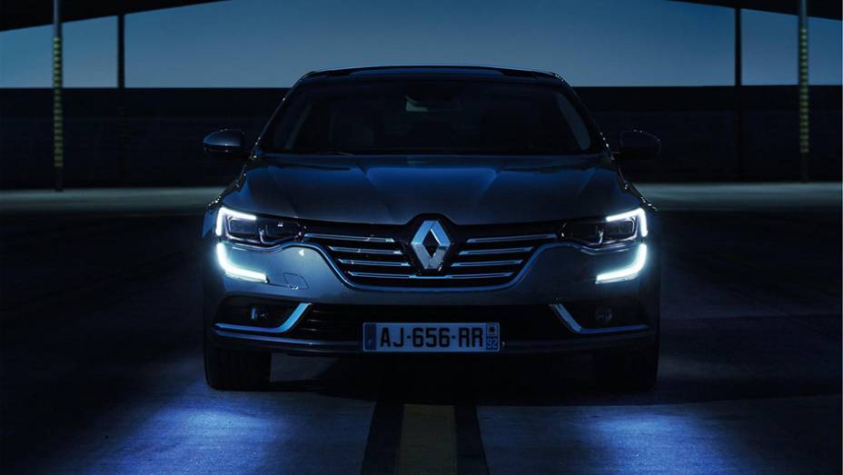 Está disponível também a versão de luxo Initiale Paris, com cor de carroceria exclusiva | <a href="https://beta-develop.quatrorodas.abril.com.br/noticias/fabricantes/oficializado-renault-talisman-tera-cinco-opcoes-motorizacao-884941.shtml" rel="migration">Leia mais</a>