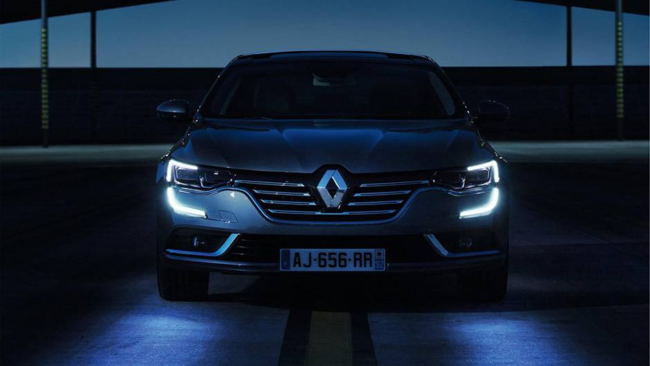 Est&aacute; dispon&iacute;vel tamb&eacute;m a vers&atilde;o de luxo Initiale Paris, com cor de carroceria exclusiva | <a href="https://beta-develop.quatrorodas.abril.com.br/noticias/fabricantes/oficializado-renault-talisman-tera-cinco-opcoes-motorizacao-884941.shtml" rel="migration">Leia mais</a>