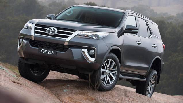Não se engane pelo nome. A Toyota vende a SW4 no mercado australiano como Fortuner | <a href="https://beta-develop.quatrorodas.abril.com.br/noticias/fabricantes/toyota-revela-nova-sw4-australia-887841.shtml" rel="migration">Leia mais</a> Não se engane pelo nome. A Toyota vende a SW4 no mercado australiano como Fortuner | <a href="https://beta-develop.quatrorodas.abril.com.br/noticias/fabricantes/toyota-revela-nova-sw4-australia-887841.shtml" rel="migration">Leia mais</a>