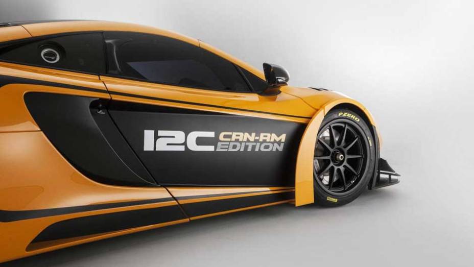 Um belo &acirc;ngulo do superesportivo ingl&ecirc;s, que exibe fibra de carbono em abund&acirc;ncia pela carroceria | <a href="https://beta-develop.quatrorodas.abril.com.br/noticias/fabricantes/mclaren-exibe-nova-versao-mp4-12c-697456.shtml" rel="migration">Leia mais</a>