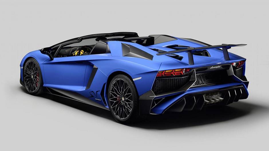 Mecanicamente, o Aventador SV Roadster tem a mesma configuração que o cupê, incluindo o motor V12 naturalmente aspirado | <a href="https://beta-develop.quatrorodas.abril.com.br/noticias/fabricantes/lamborghini-aventador-sv-roadster-obra-arte-896220.shtml" target="_blank" rel="migration">L</a> Mecanicamente, o Aventador SV Roadster tem a mesma configuração que o cupê, incluindo o motor V12 naturalmente aspirado | <a href="https://beta-develop.quatrorodas.abril.com.br/noticias/fabricantes/lamborghini-aventador-sv-roadster-obra-arte-896220.shtml" target="_blank" rel="migration">L</a>