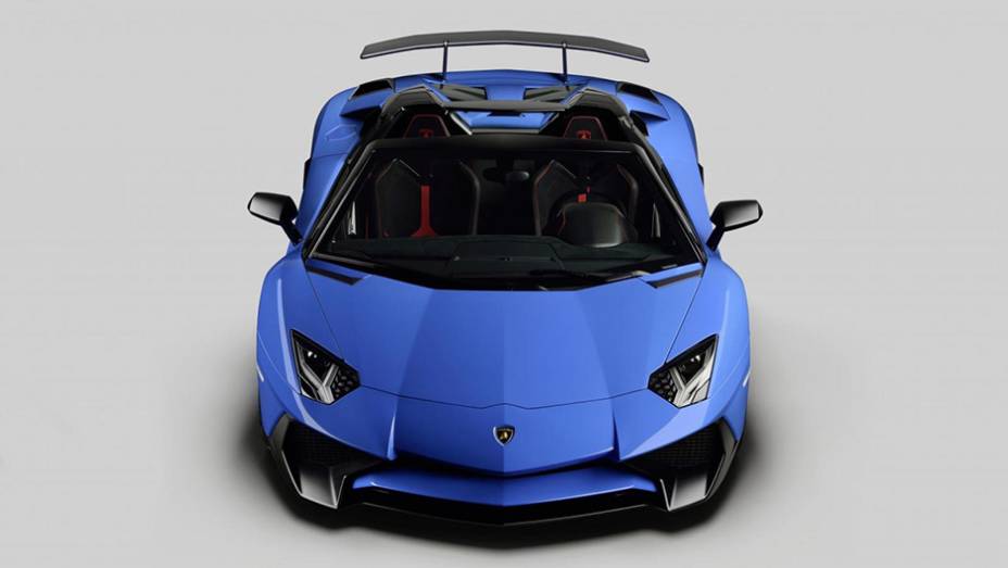 Curiosamente, o roadster é quase 50 kg mais pesado do que o cupê | <a href="https://beta-develop.quatrorodas.abril.com.br/noticias/fabricantes/lamborghini-aventador-sv-roadster-obra-arte-896220.shtml" target="_blank" rel="migration">Leia mais</a>