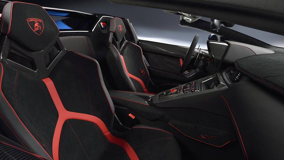 Apenas 500 unidades do conversível serão produzidas e vendidas | <a href="https://beta-develop.quatrorodas.abril.com.br/noticias/fabricantes/lamborghini-aventador-sv-roadster-obra-arte-896220.shtml" target="_blank" rel="migration">Leia mais</a> Apenas 500 unidades do conversível serão produzidas e vendidas | <a href="https://beta-develop.quatrorodas.abril.com.br/noticias/fabricantes/lamborghini-aventador-sv-roadster-obra-arte-896220.shtml" target="_blank" rel="migration">Leia mais</a>