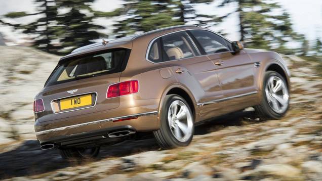 O modelo vem equipado com motor W12 biturbo de 608 cv | <a href="https://beta-develop.quatrorodas.abril.com.br//noticias/fabricantes/bentley-bentayga-eleva-patamar-suvs-luxo-903320.shtml" target="_blank" rel="migration">Leia mais</a> O modelo vem equipado com motor W12 biturbo de 608 cv | <a href="https://beta-develop.quatrorodas.abril.com.br//noticias/fabricantes/bentley-bentayga-eleva-patamar-suvs-luxo-903320.shtml" target="_blank" rel="migration">Leia mais</a>