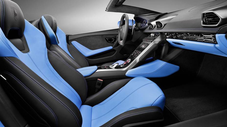 A velocidade m&aacute;xima do Huracan Spyder &eacute; de 324 km/h | <a href="https://beta-develop.quatrorodas.abril.com.br/noticias/fabricantes/lamborghini-huracan-spyder-revelado-prioriza-conforto-interno-904960.shtml" target="_blank" rel="migration">Leia mais</a>