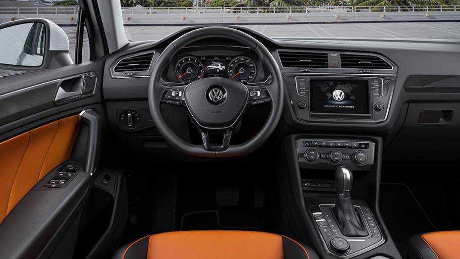 O painel central do Tiguan também foi modificado, com visual mais limpo | <a href="https://beta-develop.quatrorodas.abril.com.br/noticias/fabricantes/nova-geracao-volkswagen-tiguan-salto-tecnologico-904880.shtml" target="_blank" rel="migration">Leia mais</a>