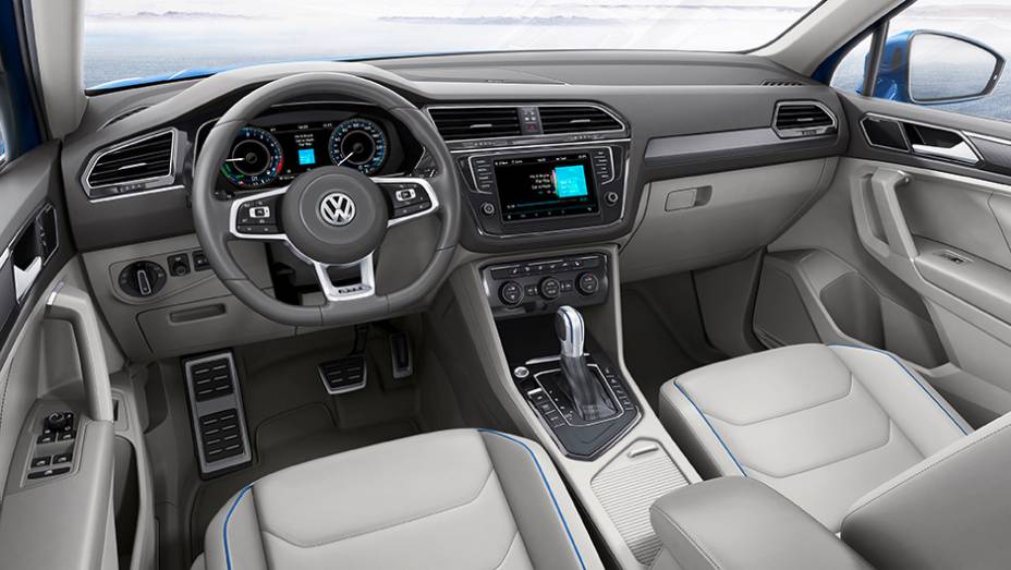 Trata-se do primeiro híbrido plug-in produzido pela VW, com autonomia de até 1.000 km | <a href="https://beta-develop.quatrorodas.abril.com.br/noticias/fabricantes/nova-geracao-volkswagen-tiguan-salto-tecnologico-904880.shtml" target="_blank" rel="migration">Leia mais</a>