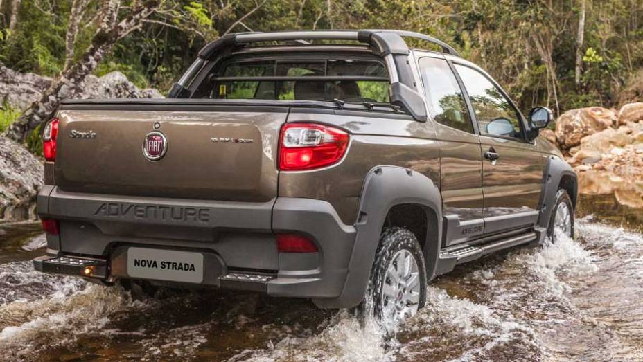 A traseira ganhou novas lanternas, tampa traseira redesenhada e caçamba mais alta | <a href="https://beta-develop.quatrorodas.abril.com.br/carros/lancamentos/fiat-strada-2014-757188.shtml" rel="migration">Leia mais</a> A traseira ganhou novas lanternas, tampa traseira redesenhada e caçamba mais alta | <a href="https://beta-develop.quatrorodas.abril.com.br/carros/lancamentos/fiat-strada-2014-757188.shtml" rel="migration">Leia mais</a>