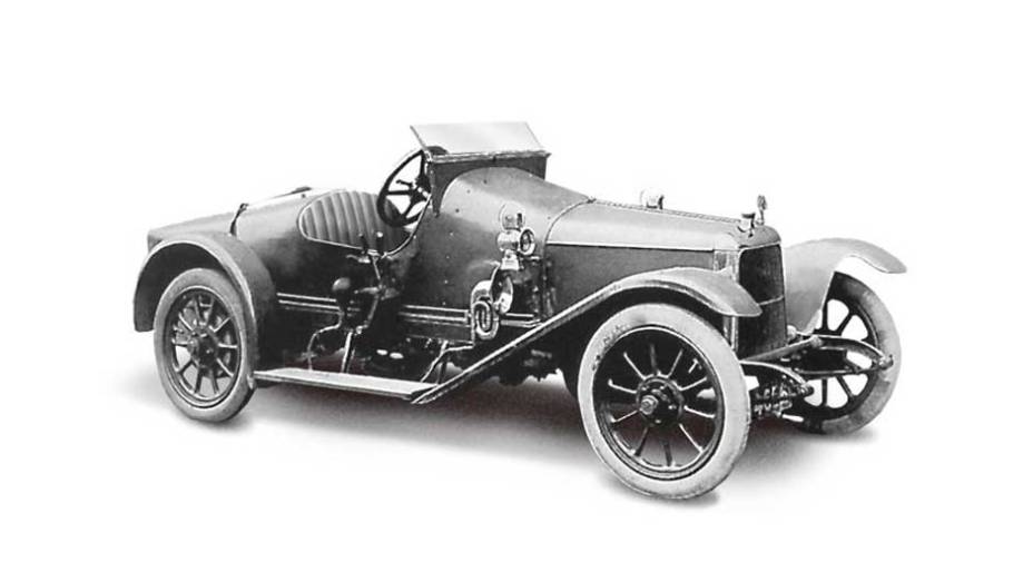 Coal Scuttle (1915): o primeiro projeto da recém-criada marca nem de longe se parecia com os esportivos que a tornariam mundialmente famosa décadas depois Coal Scuttle (1915): o primeiro projeto da recém-criada marca nem de longe se parecia com os esportivos que a tornariam mundialmente famosa décadas depois