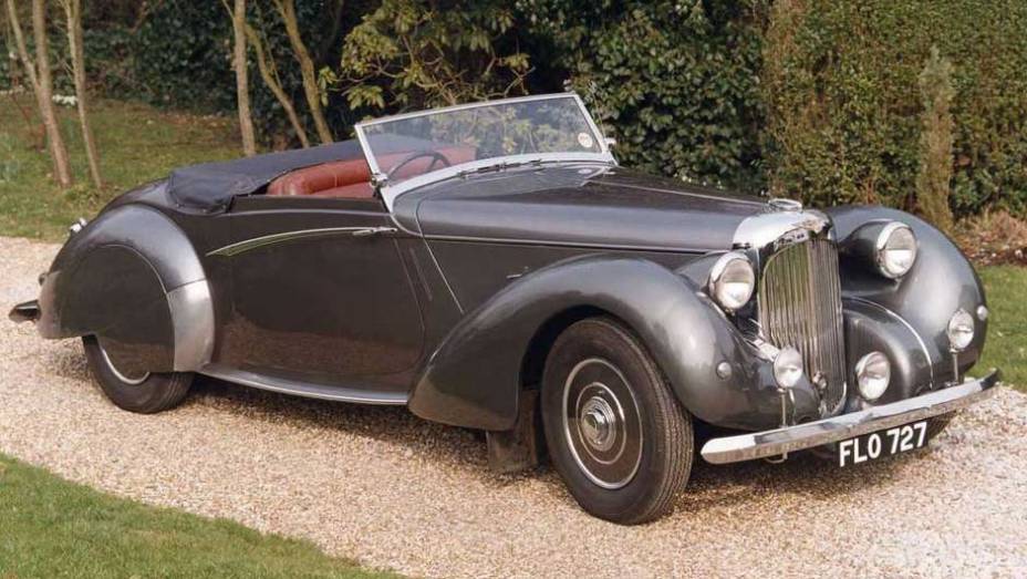 Lagonda V12 Rapide (1939): belíssimo, chamava atenção tanto pelo design quanto pelo desempenho do motor de 180 cv; teve apenas 12 unidades produzidas Lagonda V12 Rapide (1939): belíssimo, chamava atenção tanto pelo design quanto pelo desempenho do motor de 180 cv; teve apenas 12 unidades produzidas