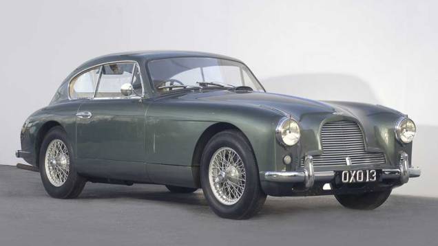 DB2 (1950): baseado nos prot&oacute;tipos que disputaram as 24 Horas de Le Mans, o DB2 trazia um moderno motor de seis cilindros; em tr&ecirc;s anos de produ&ccedil;&atilde;o, teve 411 exemplares fabricados