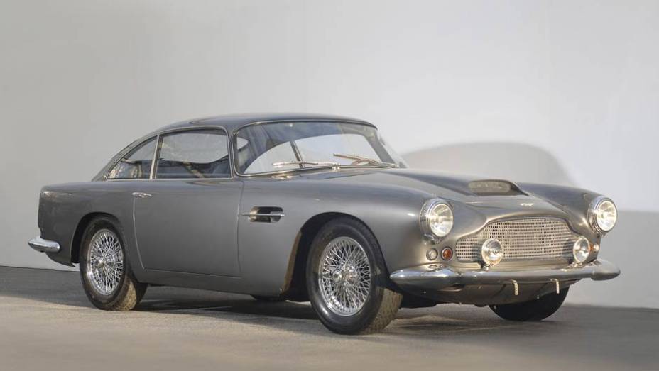DB4 (1958): fabricado até 1963, chegava facilmente aos 224 km/h; sua plataforma serviu de base para o DB5, um dos modelos mais famosos da história da Aston Martin DB4 (1958): fabricado até 1963, chegava facilmente aos 224 km/h; sua plataforma serviu de base para o DB5, um dos modelos mais famosos da história da Aston Martin