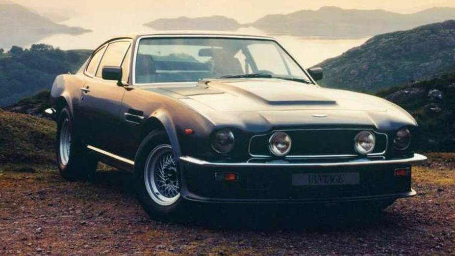 V8 Vantage (1977): o motor 5.3 V8 rendia 380 cv, suficientes para levá-lo de 0 a 100 km/h em 5,3 segundos V8 Vantage (1977): o motor 5.3 V8 rendia 380 cv, suficientes para levá-lo de 0 a 100 km/h em 5,3 segundos