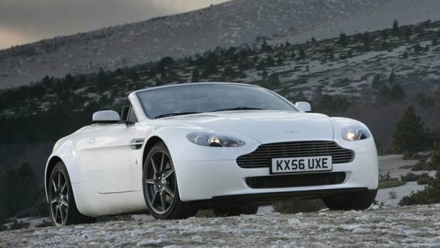 V8 Vantage Roadster (2007): um dos convers&iacute;veis mais cobi&ccedil;ados do planeta, tinha um motor V8 que o levava de 0 a 100 km/h em cinco segundos e &agrave; velocidade m&aacute;xima de 280 km/h