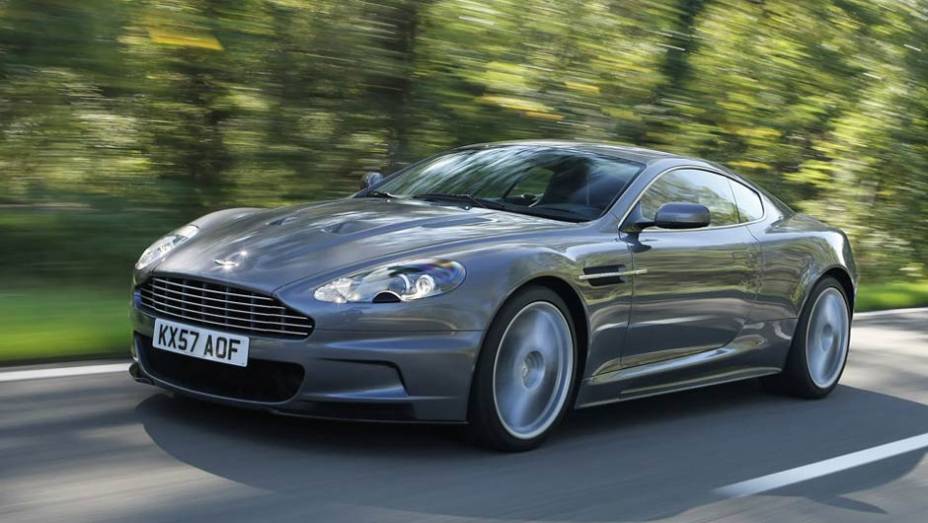 DBS (2007): estrela do filme Casino Royale (2006) ao lado de Daniel Craig, tinha um motor 5.9 V12 de 510 cv, que encantava tanto quanto suas belas linhas DBS (2007): estrela do filme Casino Royale (2006) ao lado de Daniel Craig, tinha um motor 5.9 V12 de 510 cv, que encantava tanto quanto suas belas linhas