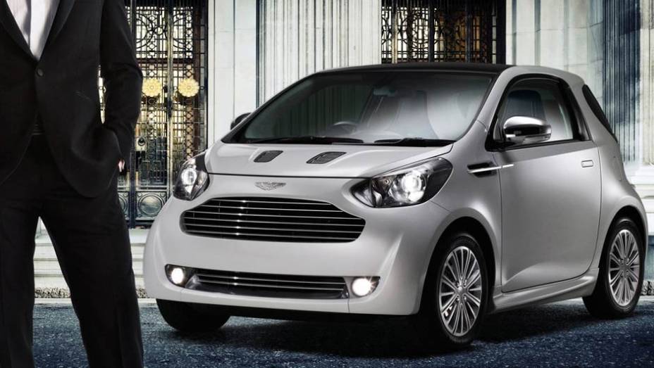 Cygnet (2009): provavelmente o Aston Martin mais inusitado da história, ele é um Toyota iQ com cara de esportivo inglês, e só é vendido para clientes da marca Cygnet (2009): provavelmente o Aston Martin mais inusitado da história, ele é um Toyota iQ com cara de esportivo inglês, e só é vendido para clientes da marca