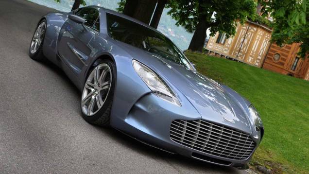One-77 (2010): modelo mais luxuoso e rápido da marca, usa o mesmo motor V12 do Vantage, mas preparado para passar dos 700 cv; teve apenas 77 unidades produzidas One-77 (2010): modelo mais luxuoso e rápido da marca, usa o mesmo motor V12 do Vantage, mas preparado para passar dos 700 cv; teve apenas 77 unidades produzidas