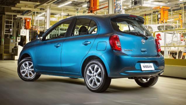 Compacto ser&aacute; vendido com duas op&ccedil;&otilde;es de motoriza&ccedil;&atilde;o (1.0 e 1.6, ambas 16V) e tr&ecirc;s vers&otilde;es de acabamento | <a href="https://beta-develop.quatrorodas.abril.com.br/carros/lancamentos/nissan-new-march-782972.shtml" rel="migration">Leia mais</a>
